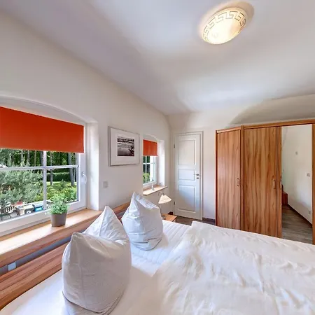 Stubbenfelde, Reetdachhaus Seeblick Tatil Evi *