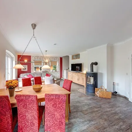 Stubbenfelde, Reetdachhaus Seeblick Stubbenfelde