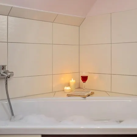 Inselzauber Unter Reet - Deine Auszeit Zwischen Meeresrauschen Und Waldidylle Stubbenfelde